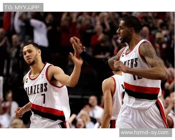 姚明蓄势待发展现绝佳防守技巧准备封盖对手进攻瞬间