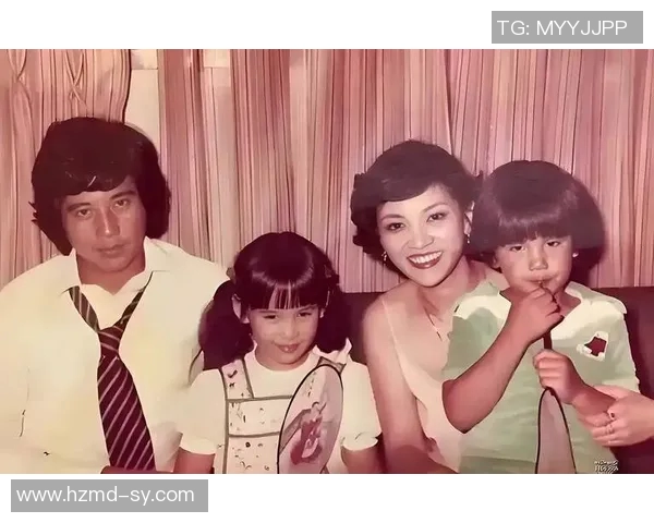 足球明星与模特太太团的璀璨生活揭秘与背后的故事分享