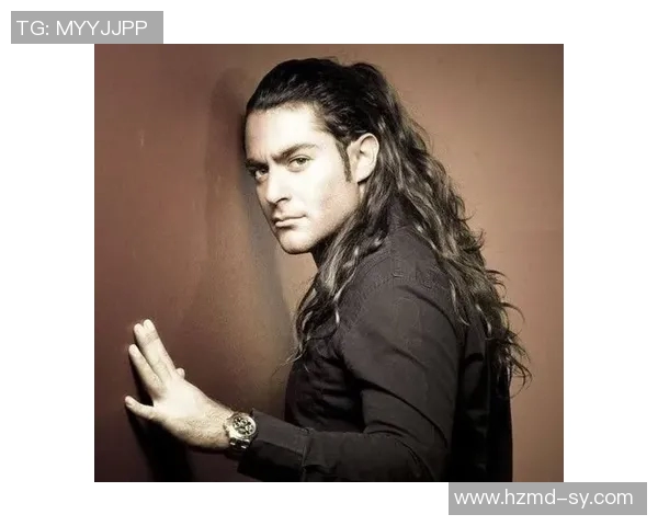 足球明星长发飘飘的魅力瞬间展现风采与个性之美的精彩图片合集 足球明星长发飘飘的魅力瞬间展现风采与个性之美的精彩图片合集