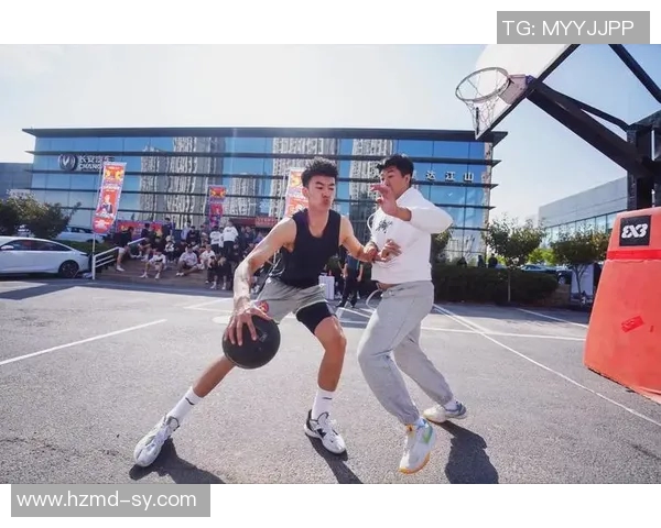 篮球明星与路人激情对决街头篮球赛引发热潮